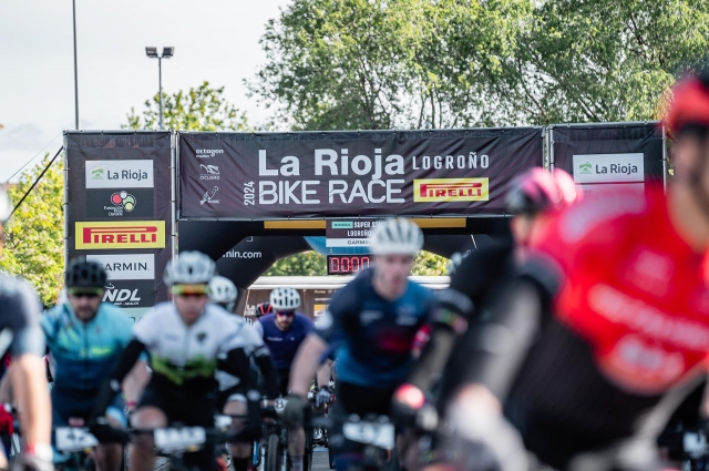 The Rioja Bike Race Donates 239 Kilos of Food to the La Rioja Food Bank