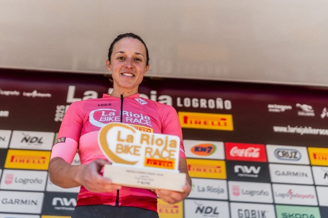 Mario Sinués y Txell Figueras se imponen en la Škoda Super Stage de La Rioja Bike Race 2025